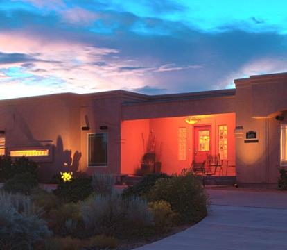 Escape to Romance: Unwind at Our Handpicked Selection of Romantic Hotels in Big Water (Utah)