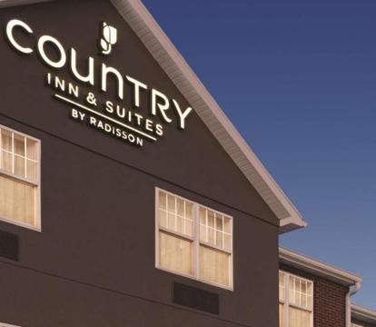 Photo of Country Inn & Suites by Radisson, Dubuque, IA