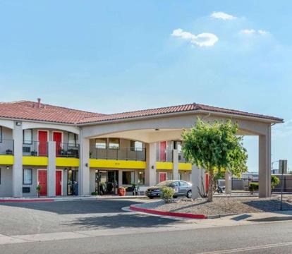Photo of Econo Lodge West Albuquerque