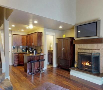 Photo of Elkhorn Angani 81