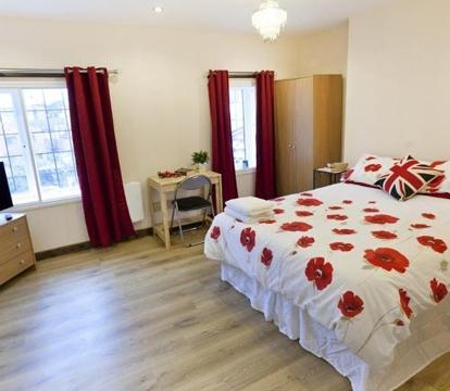 Photo of Emporium Nottingham - Your own Private City Centre Apartment with 3 Bathrooms, full kitchen, ideal for Contractors too - Outside Smoking Area - 