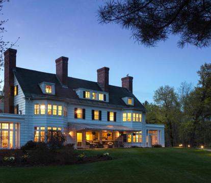 Escape to Romance: Unwind at Our Handpicked Selection of Romantic Hotels in Bennington (Vermont)