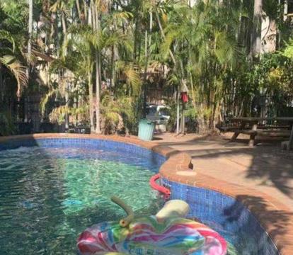 Photo of Frogs-Hollow Backpackers