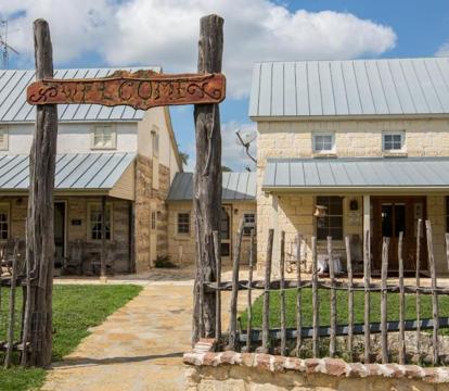 Best Adults-Only hotels in Fredericksburg (Texas)