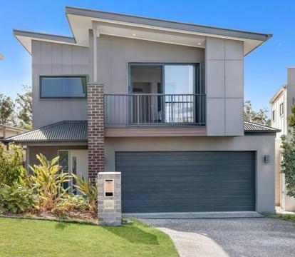 Photo of Gold Coast Theme Parks Up to 8 Guests Modern House