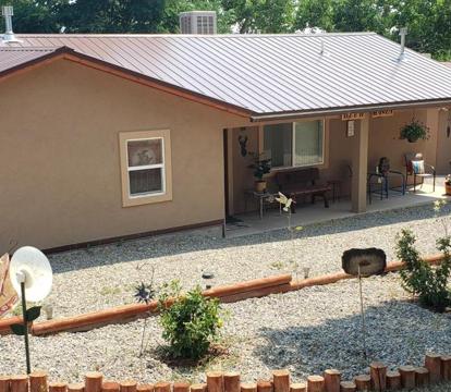 Photo of Grizzly Roadhouse Bed and Breakfast