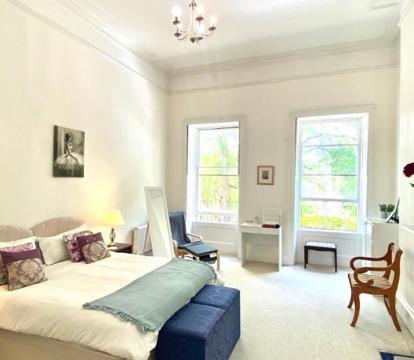 Photo of Grosvenor Apartments Bath Great for Families and Groups 80sqm Free parking