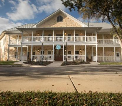 Escape to Romance: Unwind at Our Handpicked Selection of Romantic Hotels in New Braunfels (Texas)