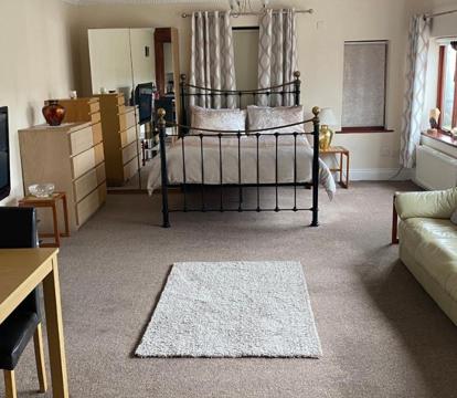 Adults Only Hotels in Rogerstone (Gwent)