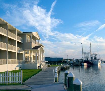 Escape to Romance: Unwind at Our Handpicked Selection of Romantic Hotels in Chincoteague (Virginia)
