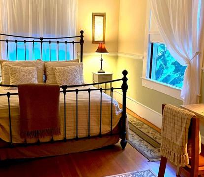 Escape to Romance: Unwind at Our Handpicked Selection of Romantic Hotels in Hawi (Hawaii)