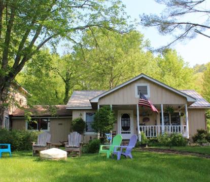 Photo of Henson Cove Place Bed and Breakfast w/Cabin