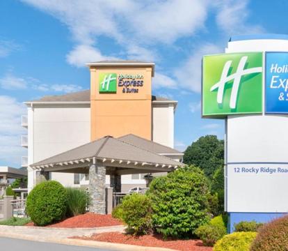 Photo of Holiday Inn Express & Suites Asheville SW - Outlet Ctr Area, an IHG Hotel
