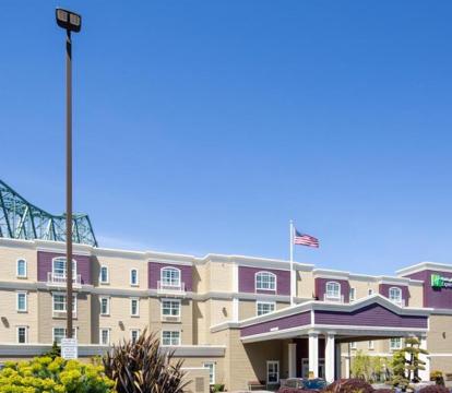 Photo of Holiday Inn Express Hotel & Suites Astoria, an IHG Hotel