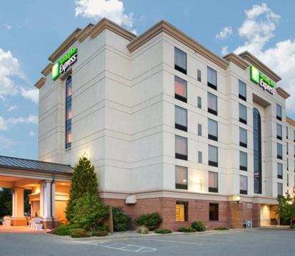 Best hotels with Hot Tub in room in Bloomington (Indiana)