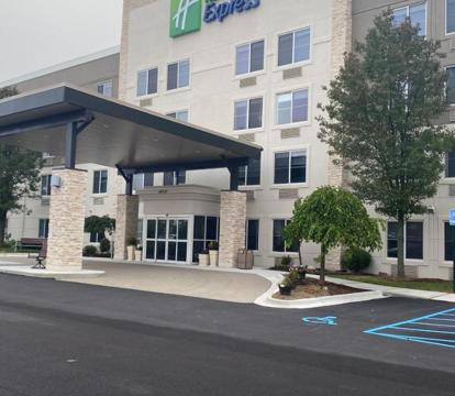 Photo of Holiday Inn Express Wixom, an IHG Hotel