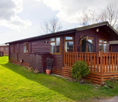 Photo of 3 Bedroom Partial Lakeview Lodge - Ensuite & Balcony Deck