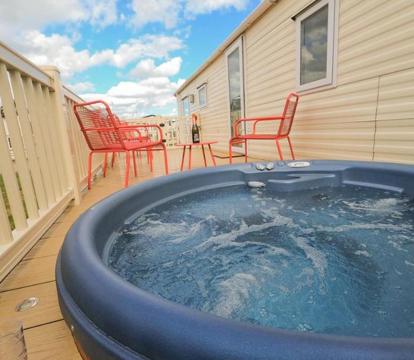 Photo of Tattershall Lakes - Hot Tub Breaks