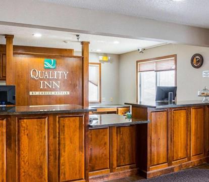 Best hotels with Spa and Wellness Center in Mitchell (South Dakota)