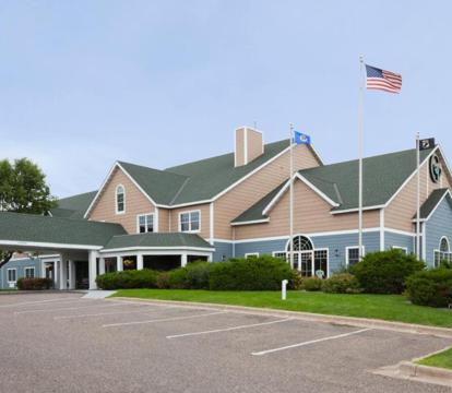 Photo of GrandStay Hotel & Suites - Stillwater