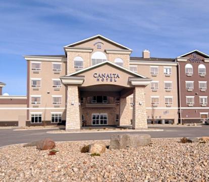 Romantic Hotels with a hot tub in the room or jacuzzi suites for a luxurious and intimate experience in Saskatchewan