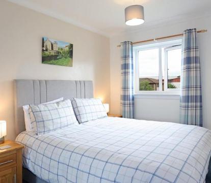 Photo of Ideal Central Edinburgh location with free on-site private parking