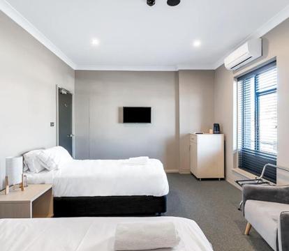 Photo of Illinois Hotel