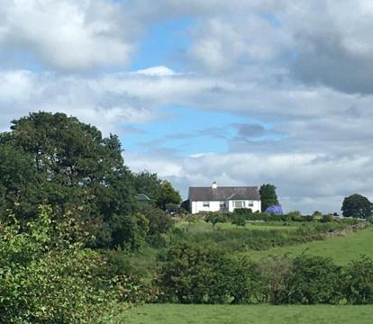 Photo of Jacquie's B&B -Dumfries-Room with a view - hot tub