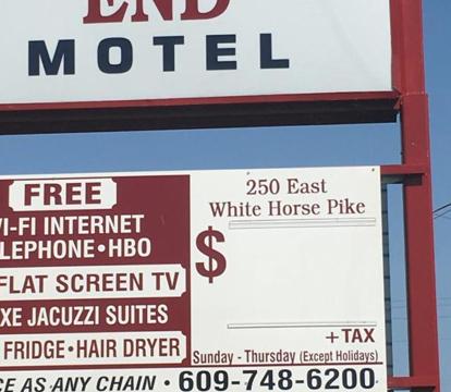 Photo of Journeys End Motel