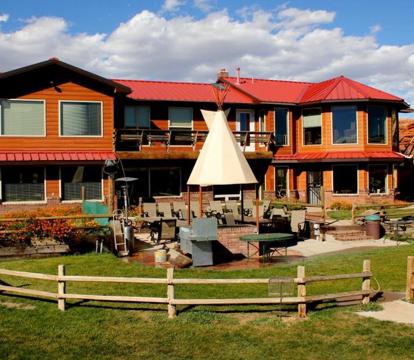 Escape to Romance: Unwind at Our Handpicked Selection of Romantic Hotels in Cody (Wyoming)