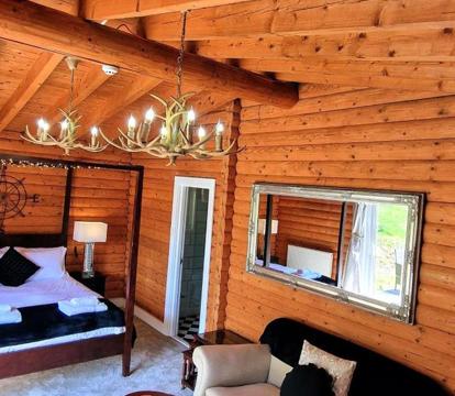 Photo of Kaoglen-Stags-Hot tub-Cairngorms-Pet Friendly