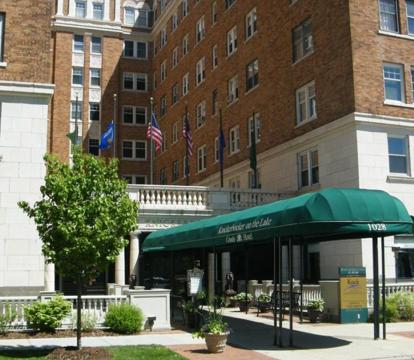 Photo of Knickerbocker on the Lake