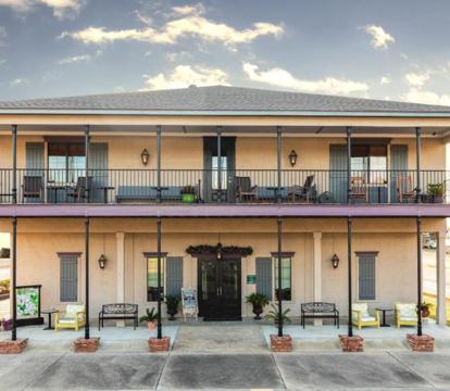 Escape to Romance: Unwind at Our Handpicked Selection of Romantic Hotels in Lake Arthur (Louisiana)