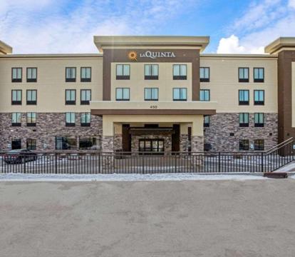 Escape to Romance: Unwind at Our Handpicked Selection of Romantic Hotels in Gillette (Wyoming)