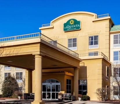 Best hotels with Spa and Wellness Center in New Berlin (Wisconsin)