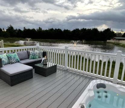 Photo of Lakeview Winter Lodge with Hot Tub