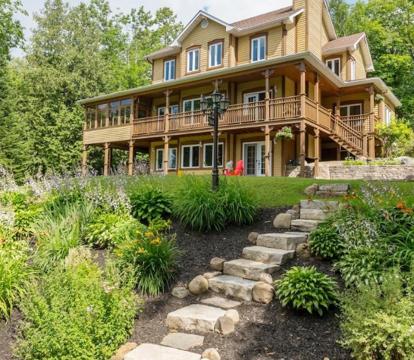 Photo of Les Dames du Lac