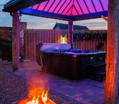 Photo of Lincoln Lodge with Private Hot Tub
