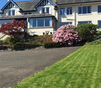 Photo of Lochearnhead Hotel