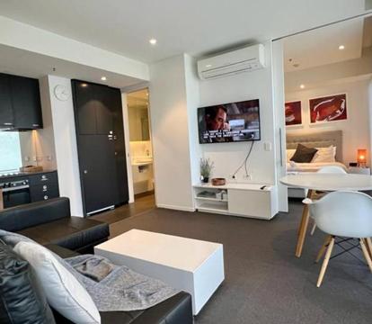 Photo of Luxury 2 Bedroom Suite near Adelaide with a car park