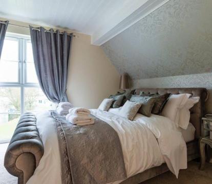 Photo of Luxury 3 Bed Home by the Lake