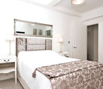 Photo of CC - Central Location Top Floor 2 Bed Deluxe Modern Apartment