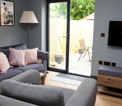 Photo of Little Elm - luxury home from home, free parking, 30-40 mins walk from Bath city centre