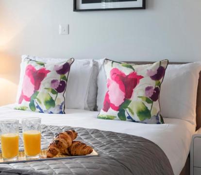 Photo of Luxury Three Bedroom Town Centre Apartment