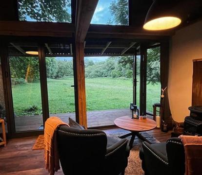 Photo of Lynbrook Haybarn and Hot Tub, New Forest