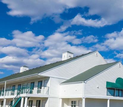 Photo of Super 8 by Wyndham Branson - Shepherd of the Hills Exwy