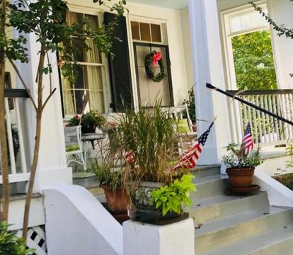 Photo of Magnolia Cottage Bed and Breakfast