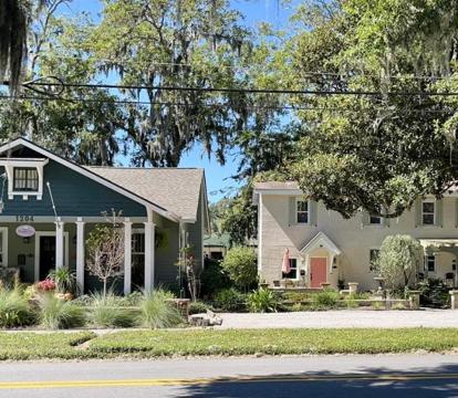 Photo of Magnolia Court Suites