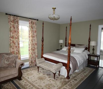 Photo of Maplehurst Manor Bed and Breakfast