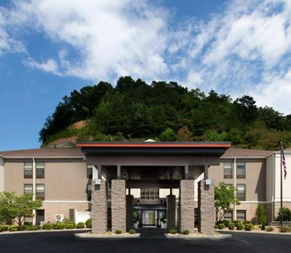 Escape to Romance: Unwind at Our Handpicked Selection of Romantic Hotels in Middlesboro (Kentucky)